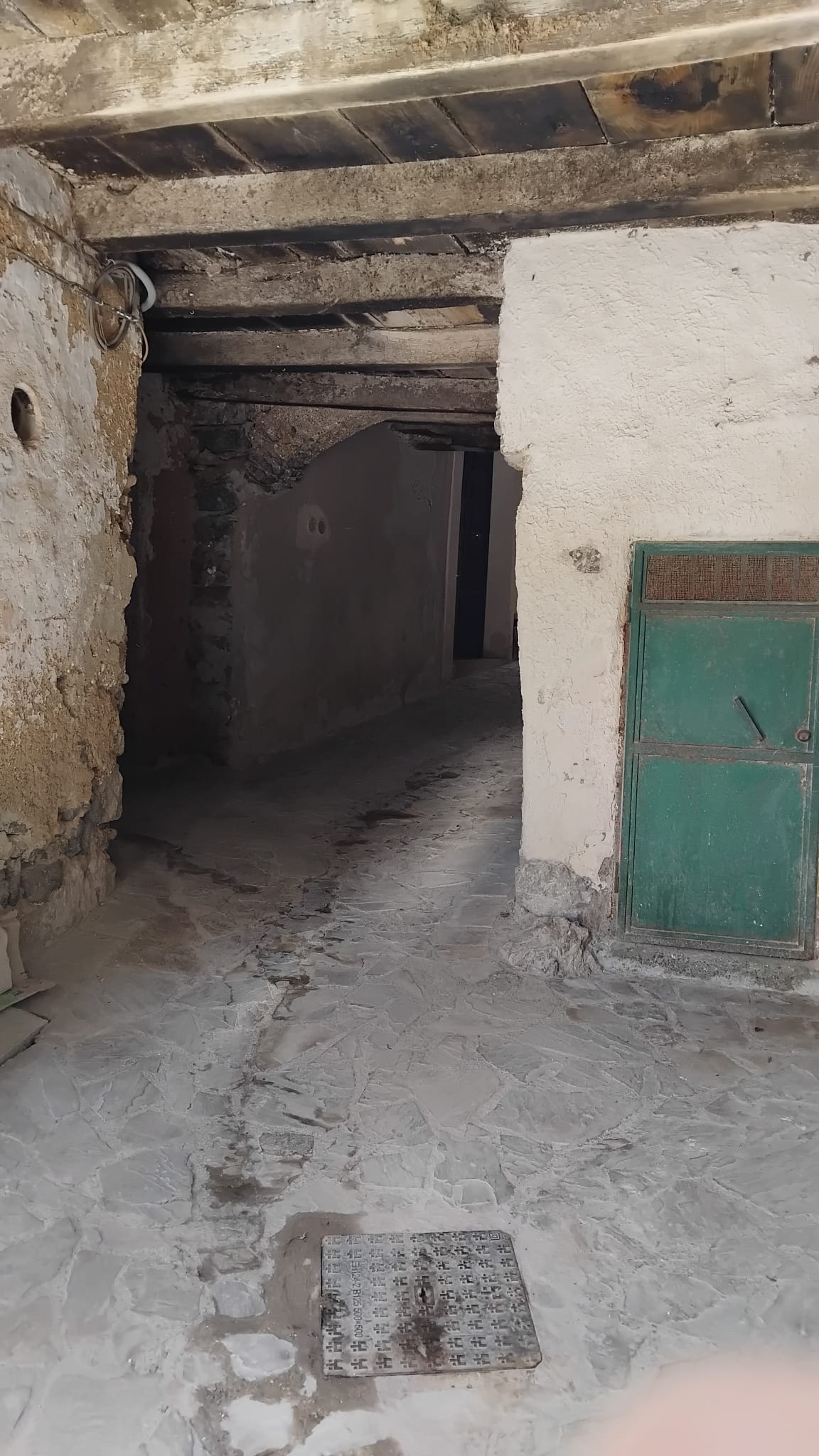 Porta antica nel borgo di Camerota